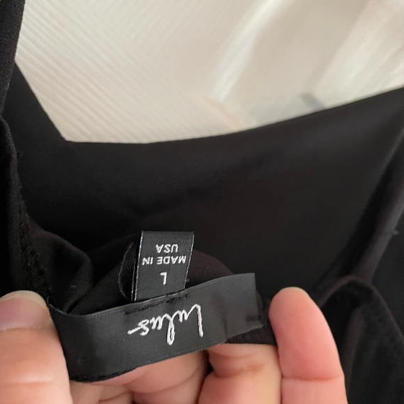 Incredibly flattering little black dress. - Picture 4 of 4